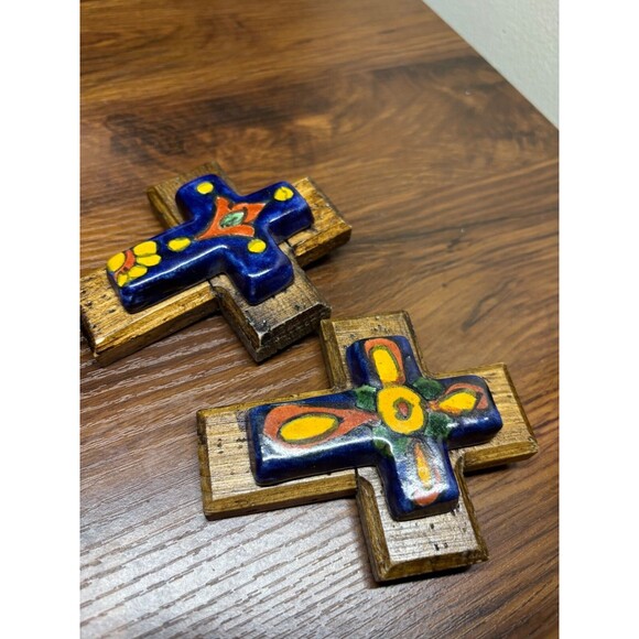 2 90S SMALL Mexican BLUE Talavera Pottery Cross Inlaid WOOD Wall Hanging 4" X 3" - Picture 5 of 7